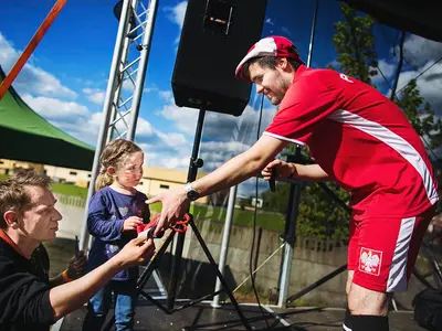 Animator zabaw z mikrofonem - Park Atrakcji Mega Piłkarski - Organizacja Imprez, Pikników, Festynów