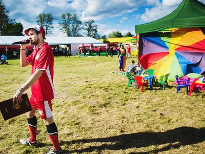 Animator zabaw z mikrofonem - Park Atrakcji Mega Piłkarski - Organizacja Imprez, Pikników, Festynów