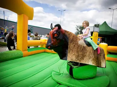 Byk Rodeo Alaja - Park Atrakcji Country Alaja - Organizacja Imprez, Pikników, Festynów