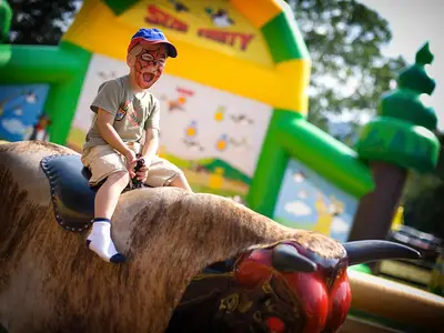 Byk Rodeo Zagroda - Park Atrakcji Country Zagroda - Organizacja Imprez, Pikników, Festynów