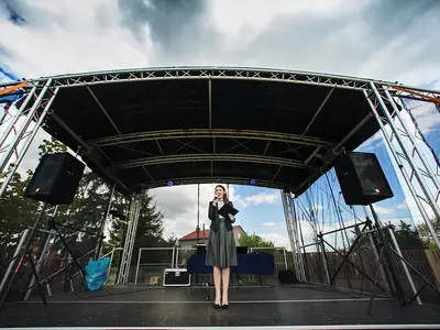 Konferansjer sceniczny - Profesjonalna organizacja imprez - zdjęcie 2