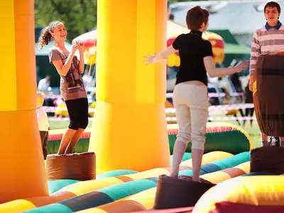 Latające beczki - Park Atrakcji Oktoberfest - Organizacja Imprez, Pikników, Festynów