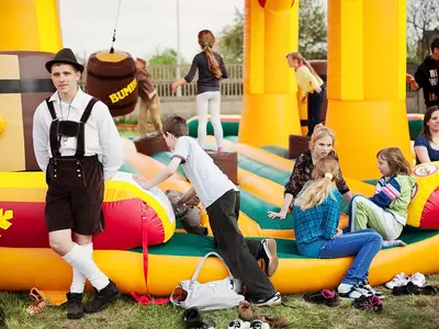 Latające beczki - Park Atrakcji Oktoberfest - Organizacja Imprez, Pikników, Festynów