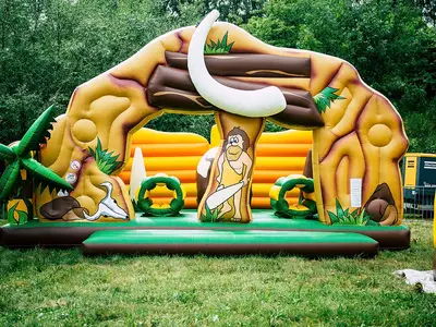 Plac zabaw Jaskiniowcy - Park Atrakcji Jaskiniowcy - Organizacja Imprez, Pikników, Festynów