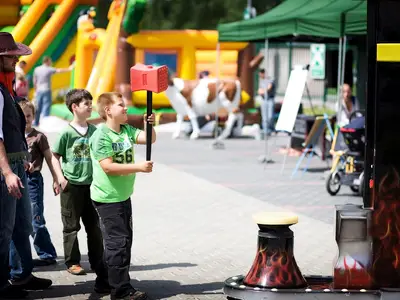 Siłomierz młot - Park Atrakcji Country Alaja - Organizacja Imprez, Pikników, Festynów