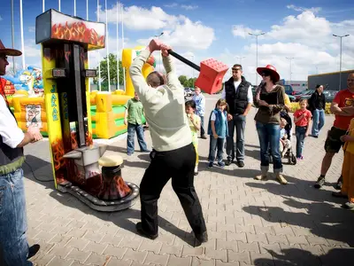 Siłomierz młot - Park Atrakcji Country Alaja - Organizacja Imprez, Pikników, Festynów