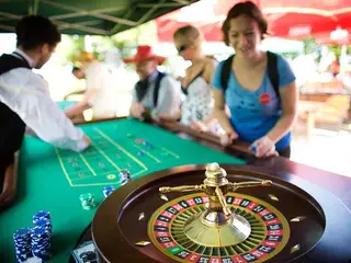 Stół do zabawy w ruletkę z krupierem - Organizacja Imprez, Pikników, Festynów