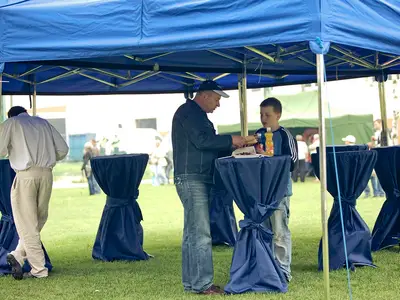 Stoliki okrągłe z nakryciem - Profesjonalna organizacja imprez - zdjęcie 1