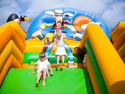 Zjeżdżalnia Alaja - Park Atrakcji Country Alaja - Organizacja Imprez, Pikników, Festynów